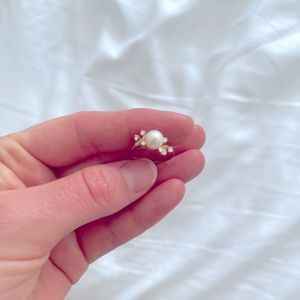 Beautiful gold Hawaiian pearl and diamond ring